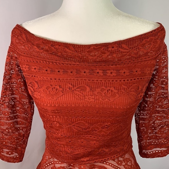 Bebe Orange Lace Floral Design Peplum Quarter Sleeve Top - Picture 2 of 6